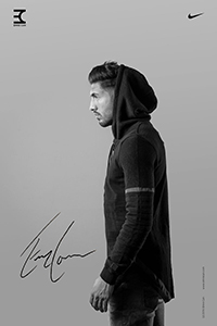 Emre Can schwarz weiß mit Hoodie